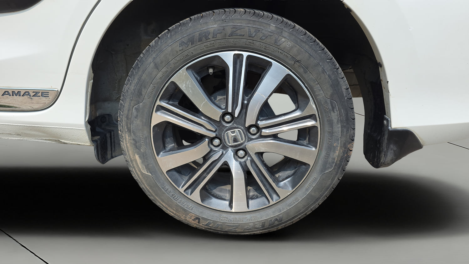 Used 2023 Honda Amaze VX 1.2 Petrol MT Petrol Manual tyres LEFT REAR TYRE RIM VIEW