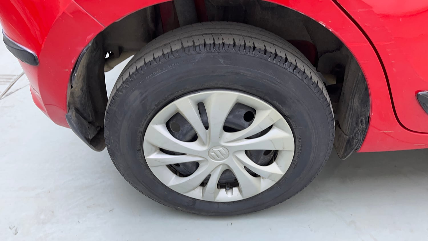 Used 2019 Maruti Suzuki Swift VXi Petrol Manual tyres RIGHT REAR TYRE RIM VIEW