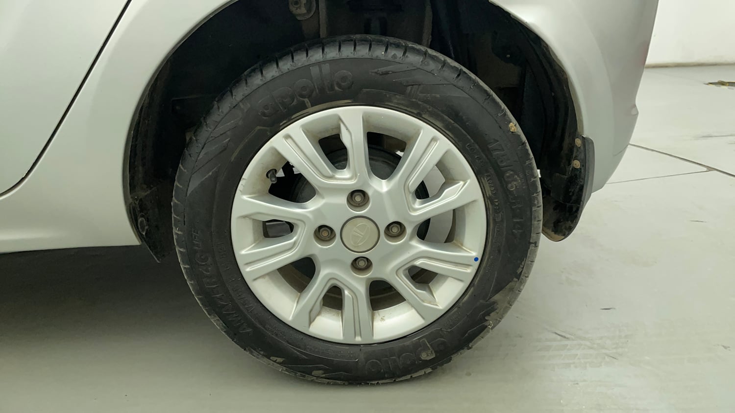 Used 2018 Tata Tiago Revotron XZ Petrol Manual tyres LEFT REAR TYRE RIM VIEW