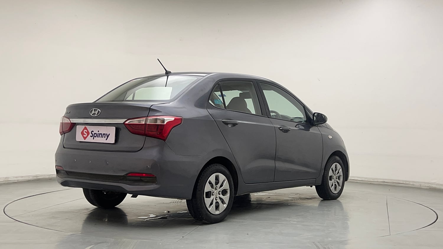 Used 2018 Hyundai Xcent E+ CNG (Outside Fitted) Cng Manual exterior RIGHT REAR CORNER VIEW