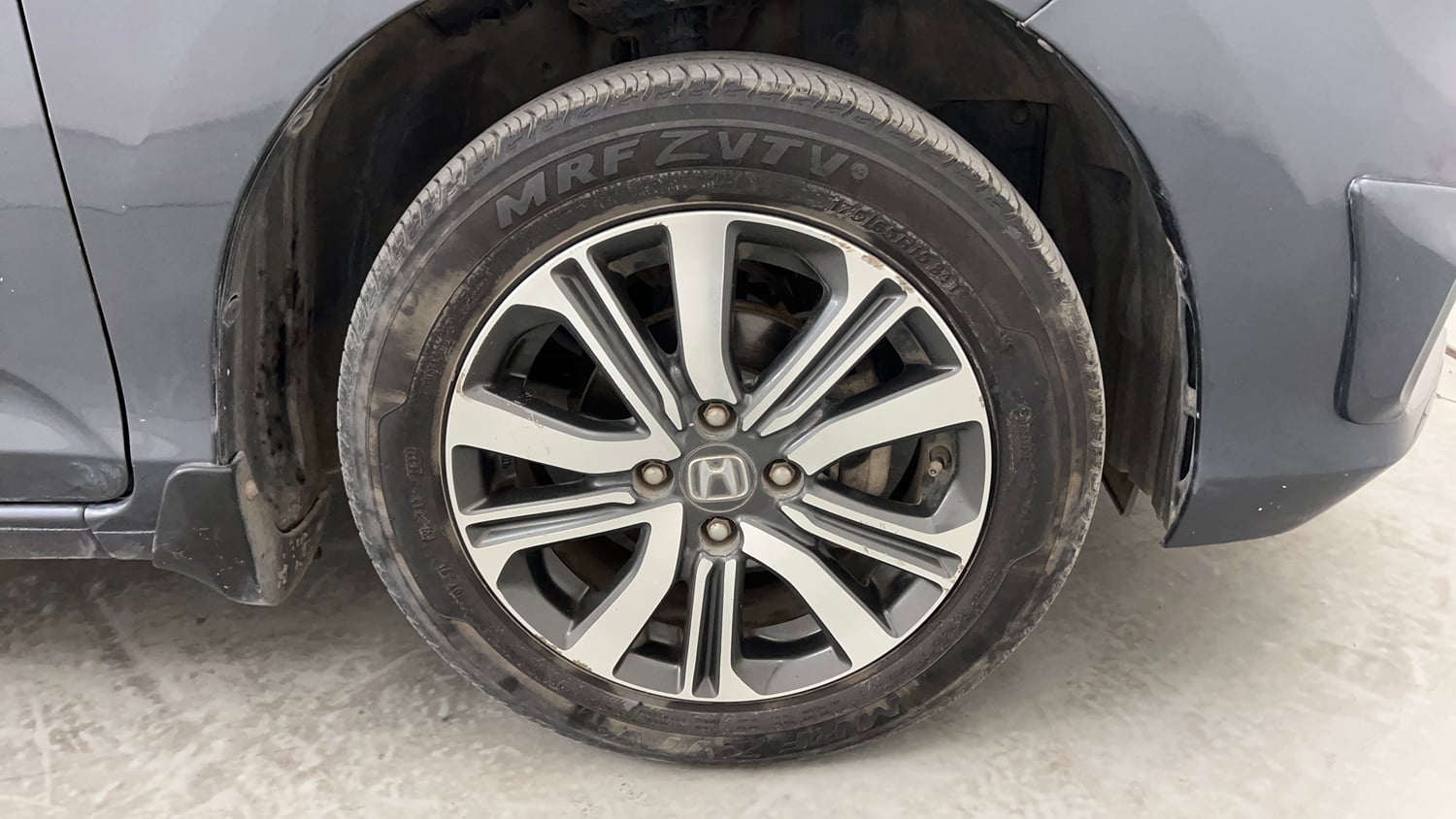 Used 2022 Honda Amaze VX CVT 1.2 Petrol Petrol Automatic tyres RIGHT FRONT TYRE RIM VIEW