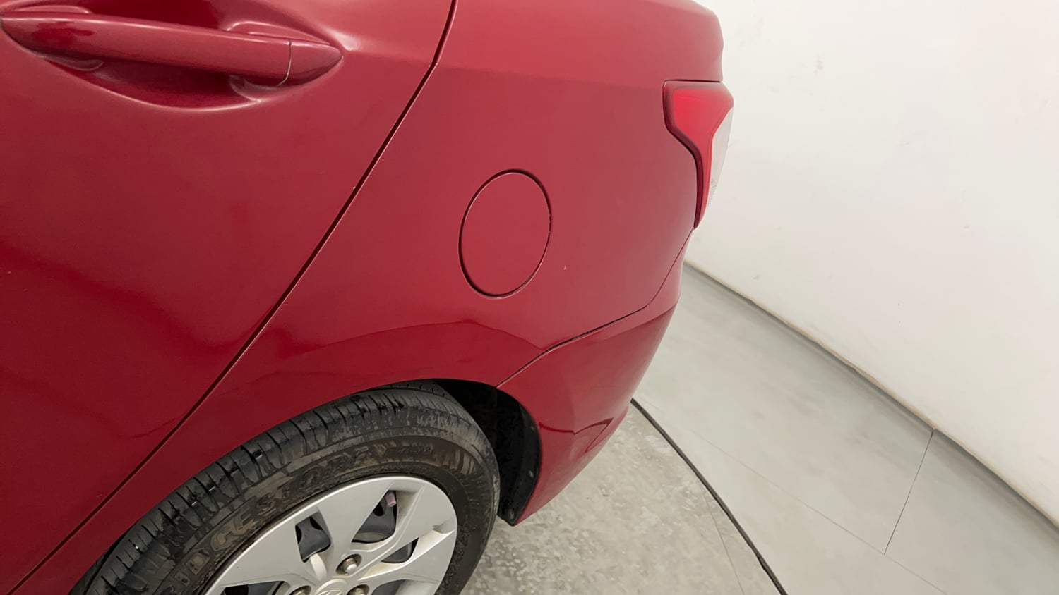 Used 2014 Hyundai Xcent S 1.2 Petrol Manual dents MINOR SCRATCH