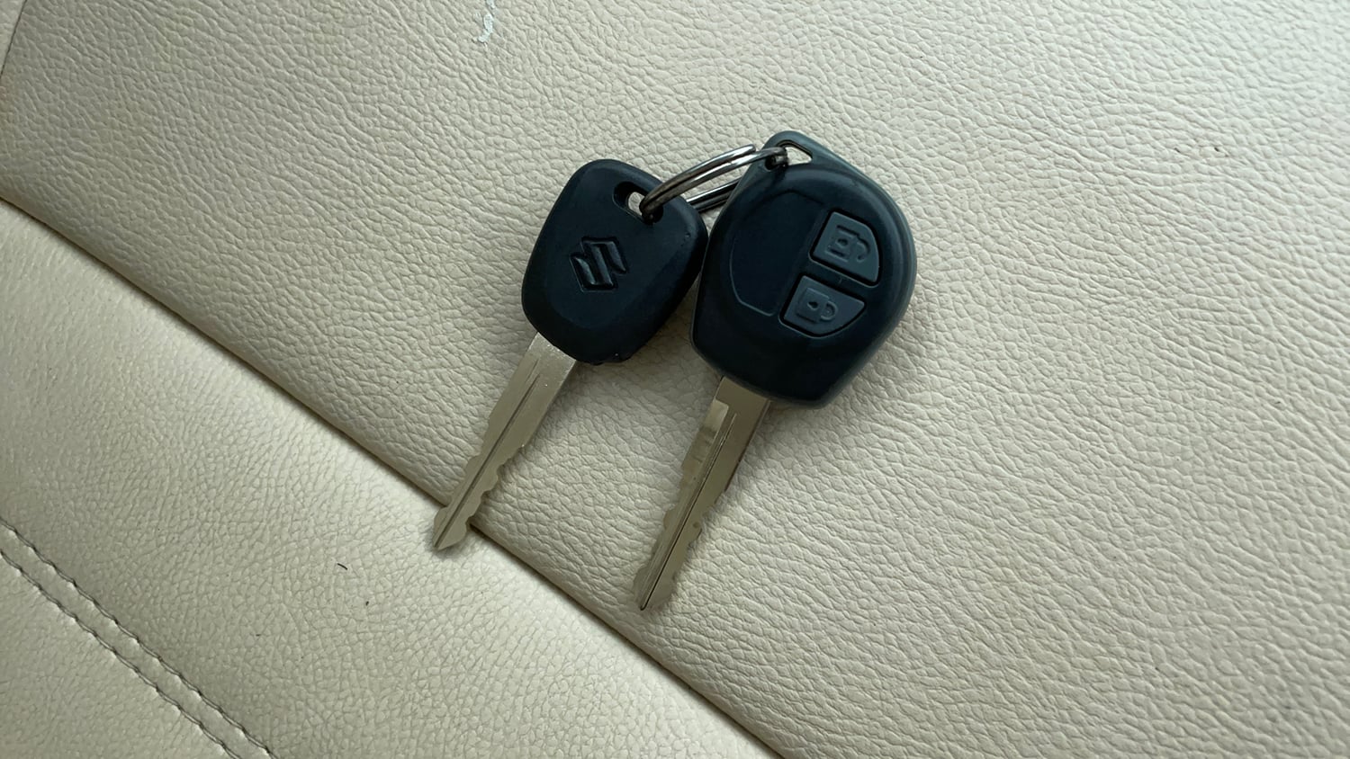 Used 2013 Maruti Suzuki Ertiga Vxi Petrol Manual extra CAR KEY VIEW