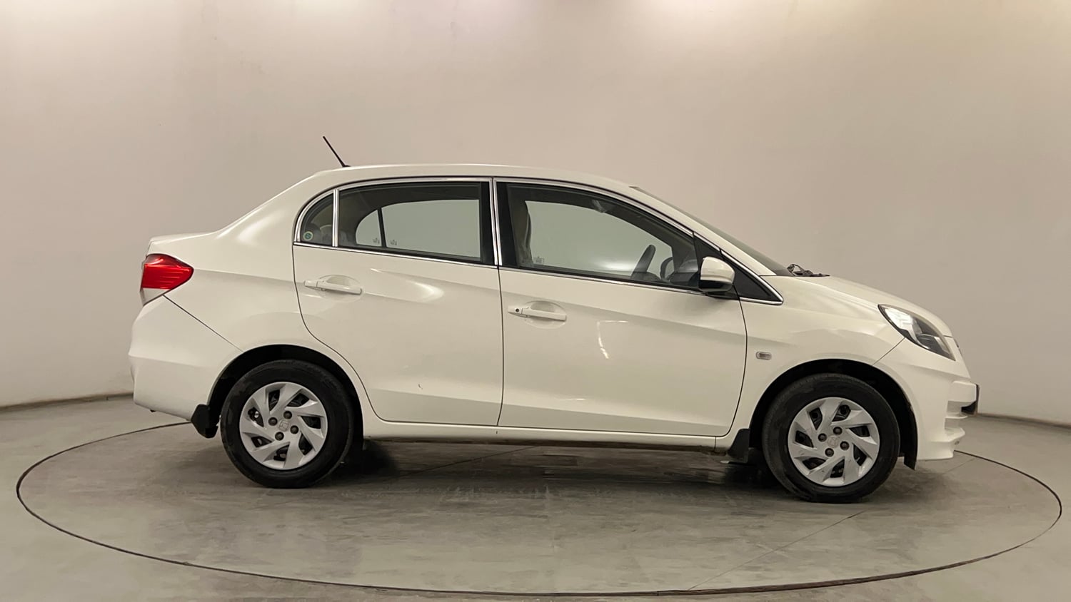 Used 2016 Honda Amaze 1.5 S i-DTEC Diesel Manual exterior RIGHT SIDE VIEW