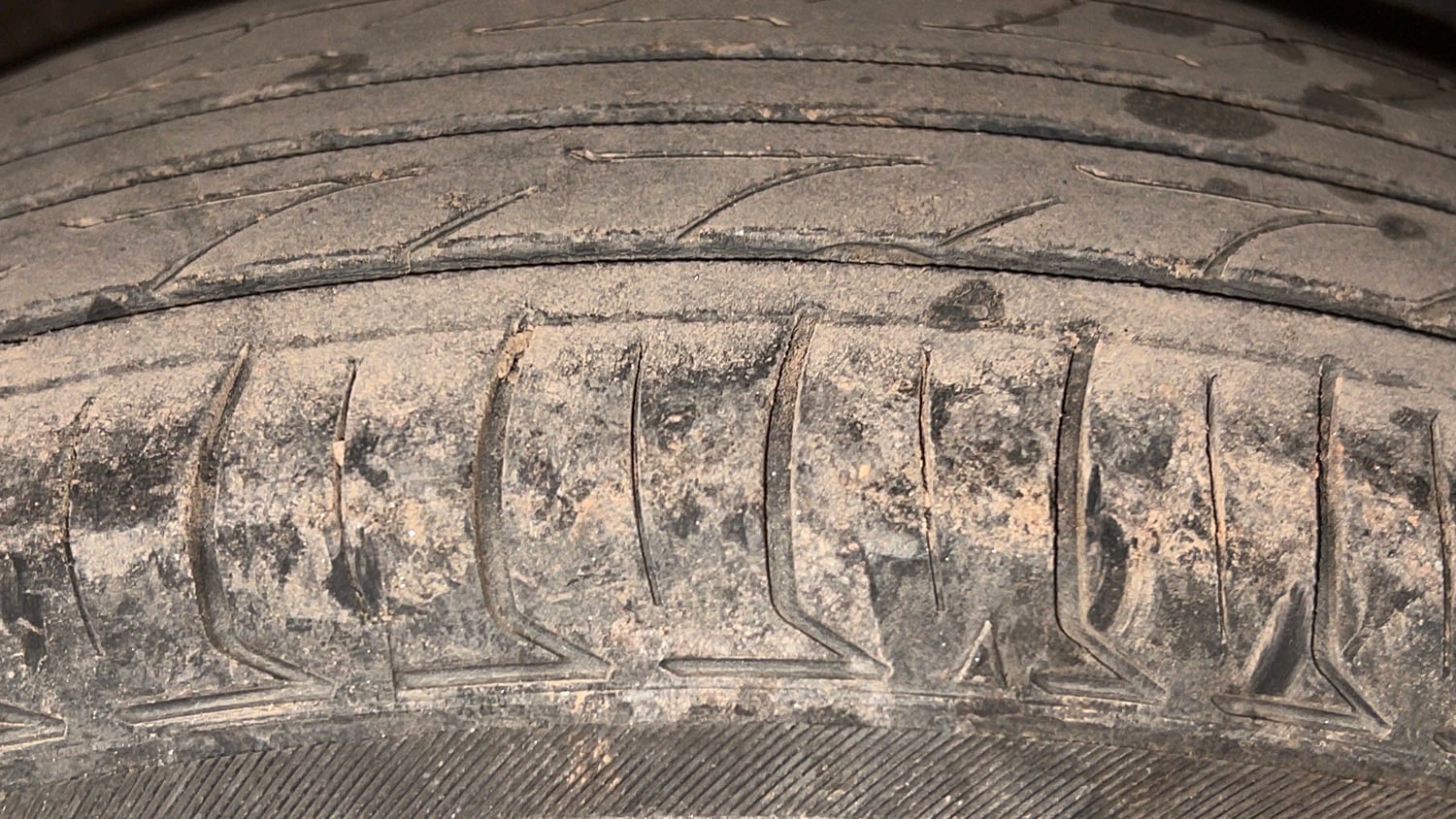 Used 2014 Hyundai Grand i10 Sportz 1.2 Kappa VTVT Petrol Manual tyres LEFT REAR TYRE TREAD VIEW
