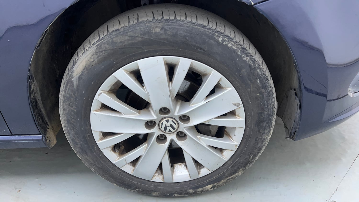 Used 2015 Volkswagen Vento Highline Diesel Diesel Manual tyres RIGHT FRONT TYRE RIM VIEW