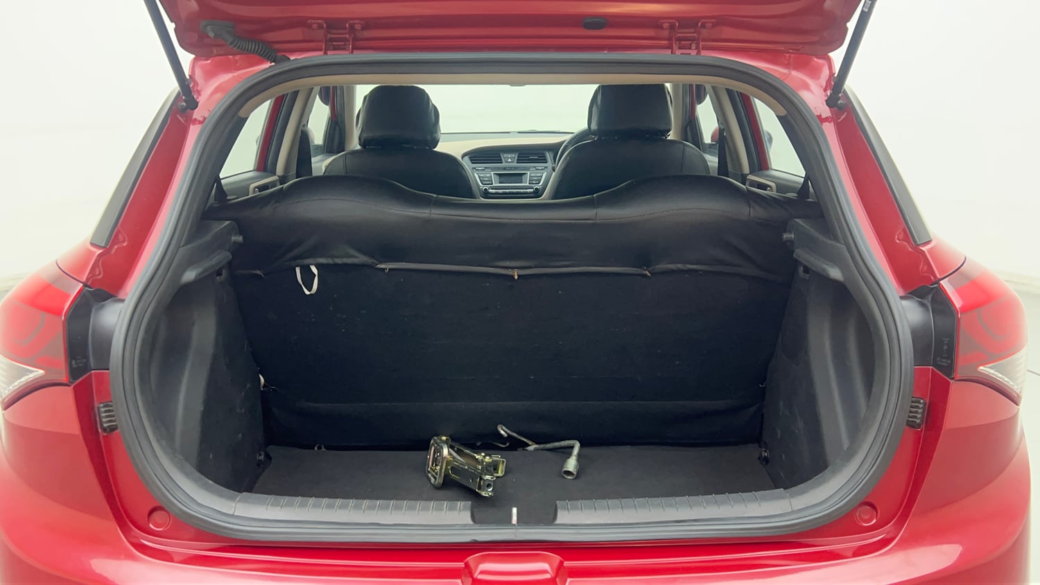Used 2016 Hyundai Elite i20 Sportz 1.2 Petrol Manual interior DICKY INSIDE VIEW