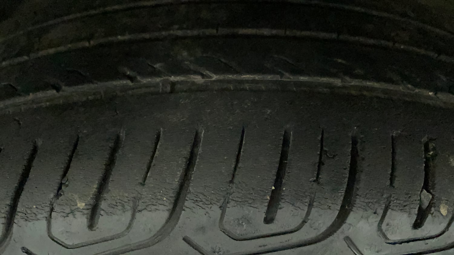 Used 2022 Volkswagen Taigun Topline 1.0 TSI MT Petrol Manual tyres LEFT FRONT TYRE TREAD VIEW