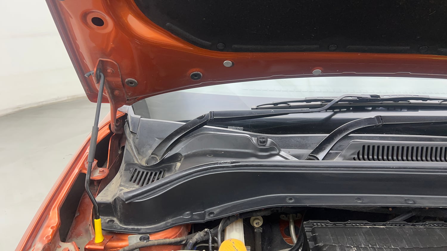 Used 2021 Tata Punch Adventure Rhythm Pack MT Petrol Manual engine ENGINE RIGHT SIDE HINGE & APRON VIEW