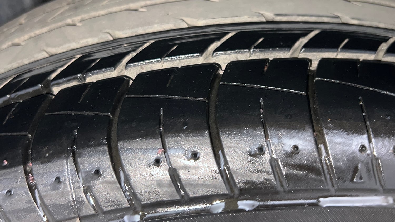 Used 2022 Skoda Kushaq Style 1.0L TSI AT Petrol Automatic tyres RIGHT REAR TYRE TREAD VIEW