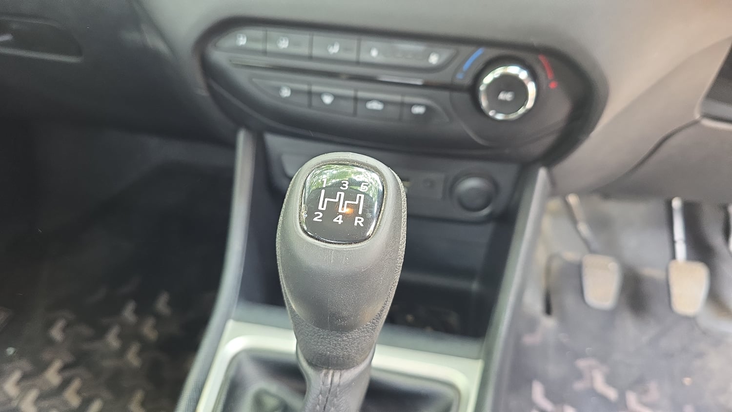 Used 2023 Tata Punch Accomplished MT Petrol Manual interior GEAR  KNOB VIEW