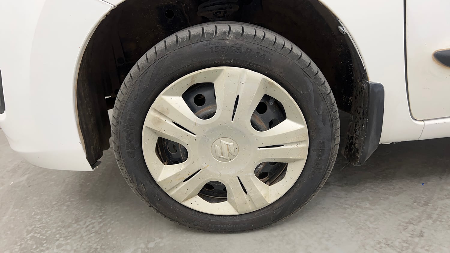 Used 2014 Maruti Suzuki Wagon R VXI Petrol Manual tyres LEFT FRONT TYRE RIM VIEW