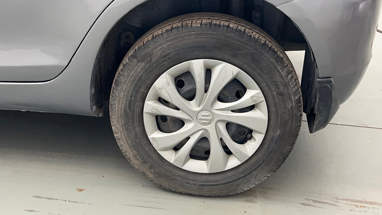 Used 2015 Maruti Suzuki Swift VXi Petrol Manual tyres LEFT REAR TYRE RIM VIEW