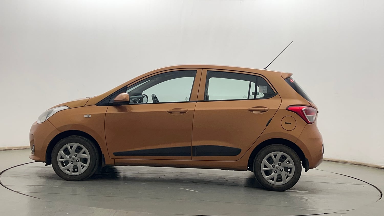 Used 2017 Hyundai Grand i10 Sportz 1.2 Kappa VTVT Petrol Manual exterior LEFT SIDE VIEW