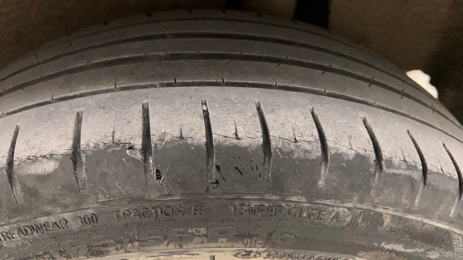 Used 2017 Maruti Suzuki Baleno Zeta 1.2 Petrol Manual tyres LEFT REAR TYRE TREAD VIEW