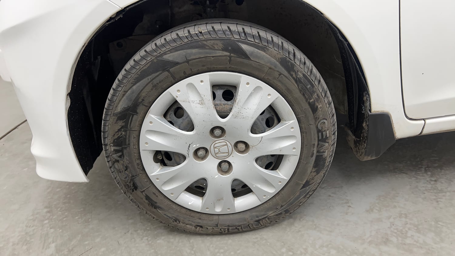 Used 2015 Honda Amaze 1.2 S i-VTEC Petrol Manual tyres LEFT FRONT TYRE RIM VIEW