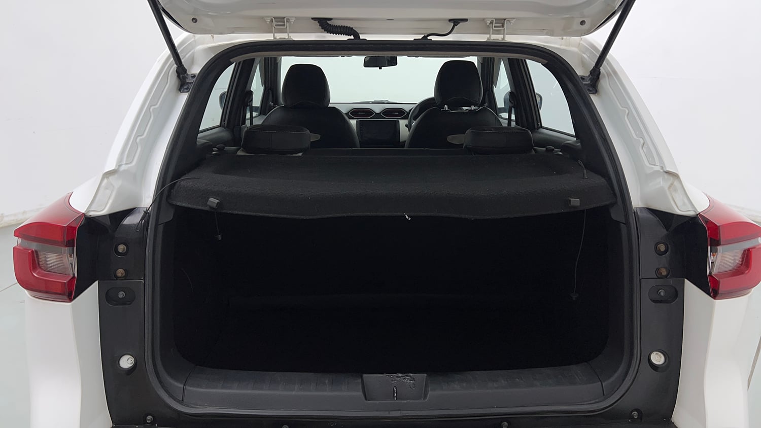 Used 2022 Nissan Magnite XE Petrol Manual interior DICKY INSIDE VIEW