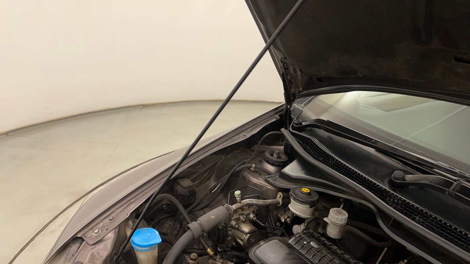 Used 2012 Honda City 1.5 V MT Petrol Manual engine ENGINE RIGHT SIDE HINGE & APRON VIEW