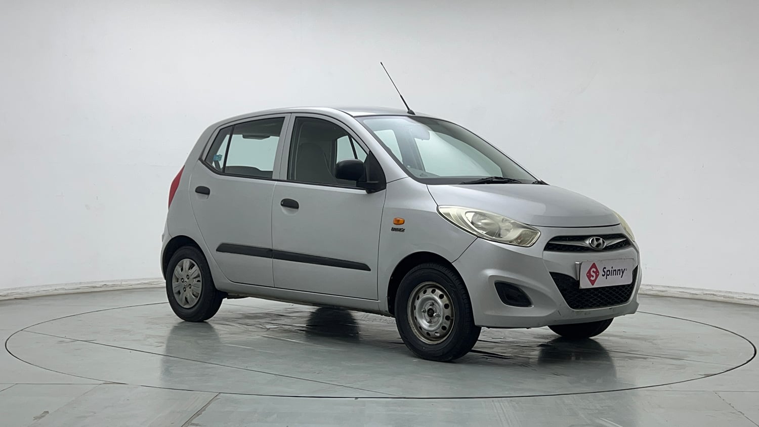 Used 2015 Hyundai i10 Magna 1.1 iRDE2 Petrol Manual exterior RIGHT FRONT CORNER VIEW