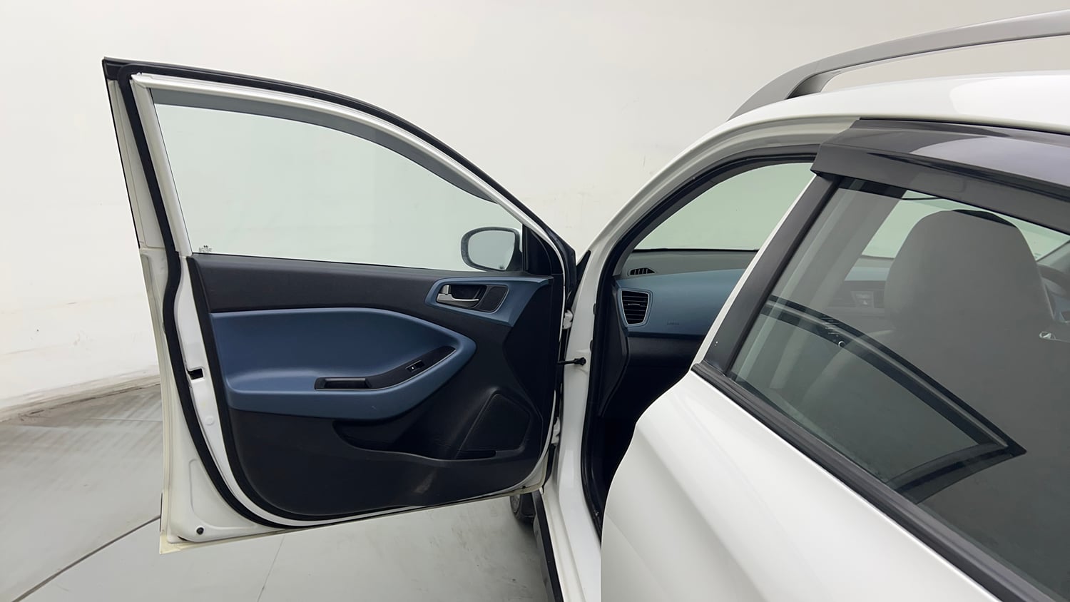 Used 2016 Hyundai i20 Active 1.2 SX Petrol Manual interior LEFT FRONT DOOR OPEN VIEW
