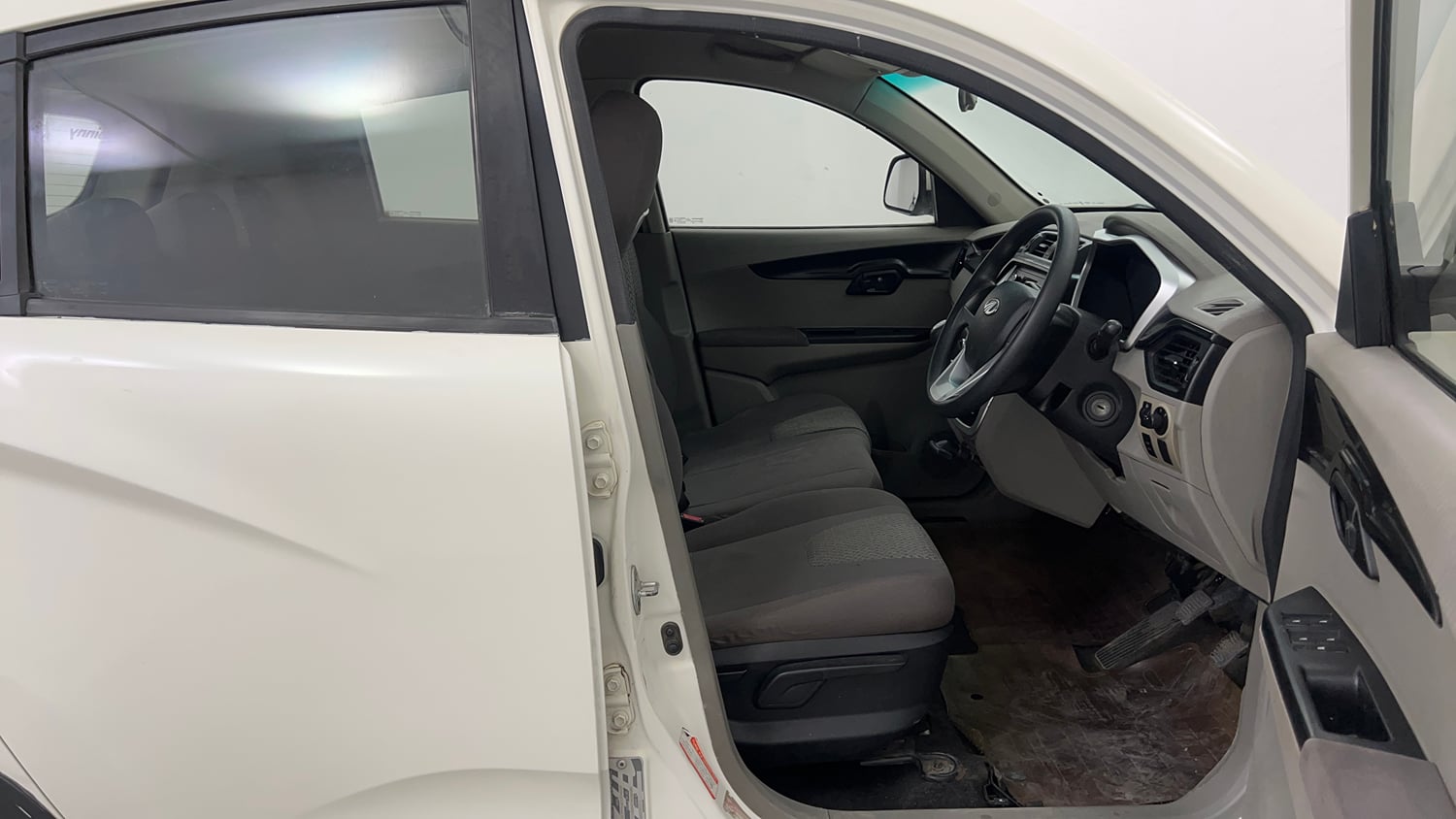 Used 2017 Mahindra KUV100 K6 D 6 STR Diesel Manual interior RIGHT SIDE FRONT DOOR CABIN VIEW