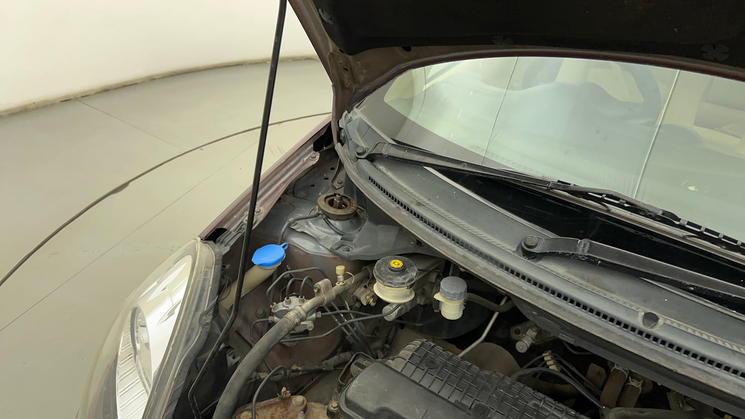 Used 2014 Honda Amaze 1.2 S i-VTEC Petrol Manual engine ENGINE RIGHT SIDE HINGE & APRON VIEW