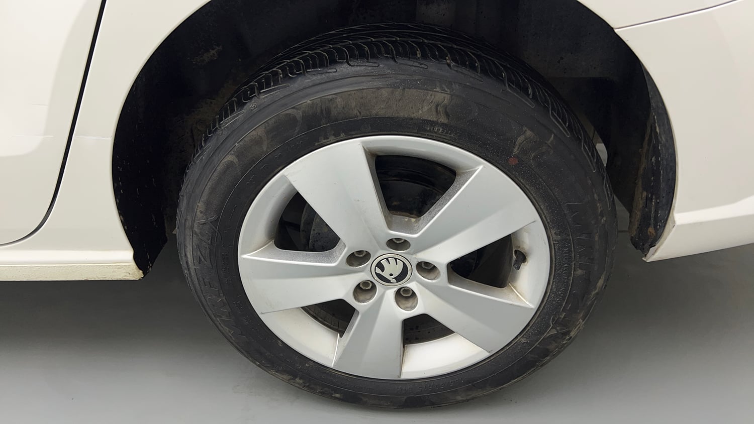 Used 2020 Skoda Rapid Active 1.0 TSI MT Petrol Manual tyres LEFT REAR TYRE RIM VIEW