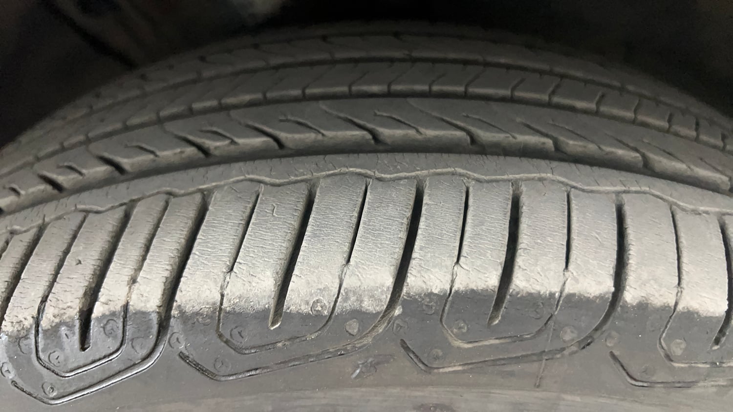 Used 2023 Skoda Slavia Style 1.5L TSI DSG Petrol Automatic tyres RIGHT FRONT TYRE TREAD VIEW