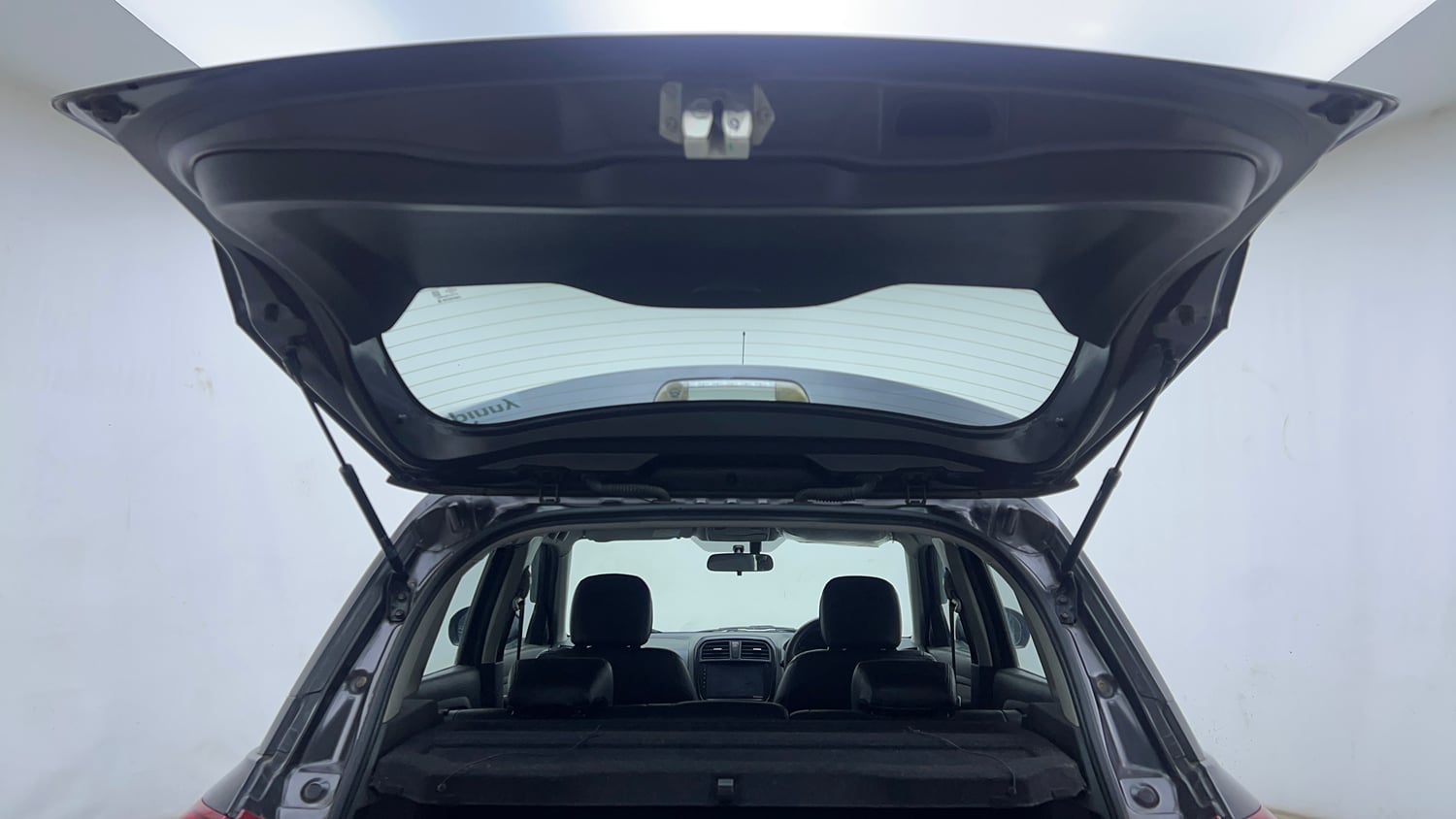 Used 2018 Maruti Suzuki Vitara Brezza [2016-2020] ZDi Plus Diesel Manual interior DICKY DOOR OPEN VIEW