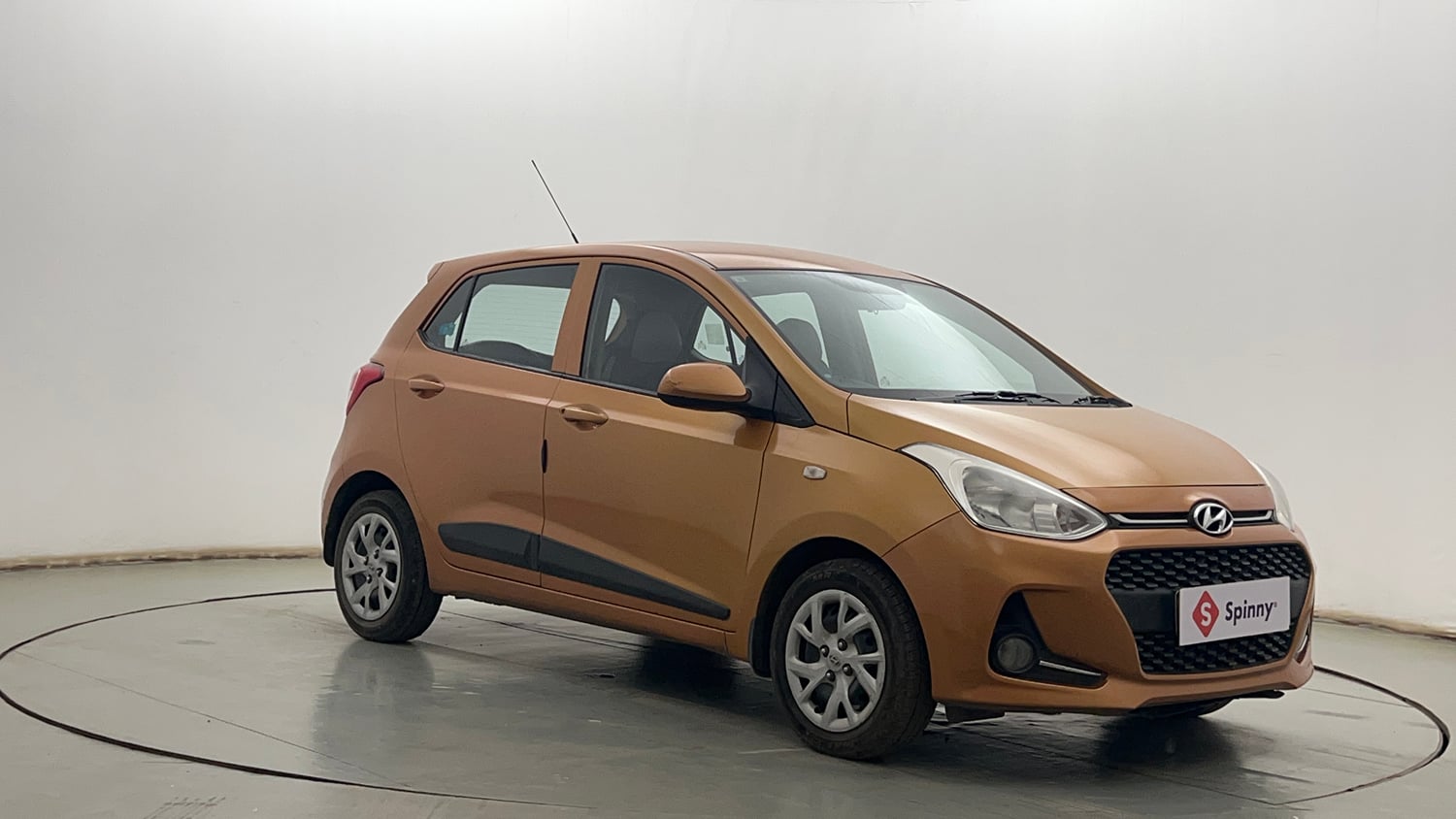 Used 2017 Hyundai Grand i10 Sportz 1.2 Kappa VTVT Petrol Manual exterior RIGHT FRONT CORNER VIEW