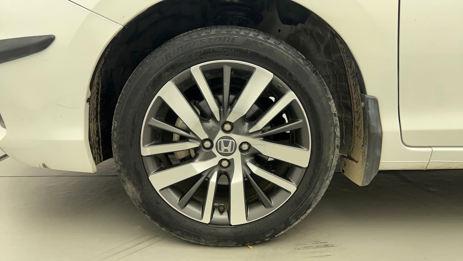 Used 2023 Honda City VX Petrol MT Petrol Manual tyres LEFT FRONT TYRE RIM VIEW