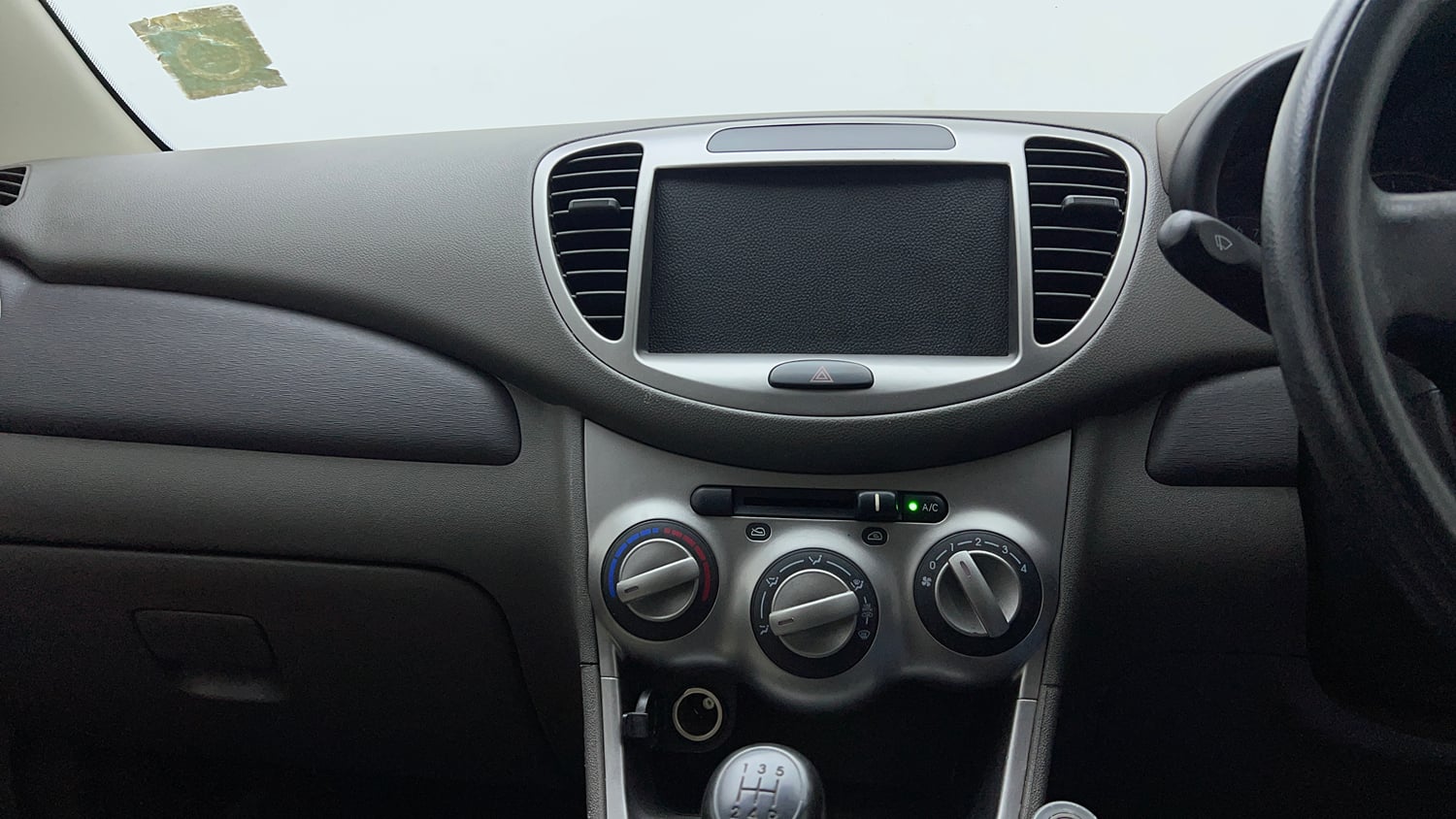 Used 2015 Hyundai i10 Magna 1.1 iRDE2 Petrol Manual interior MUSIC SYSTEM & AC CONTROL VIEW