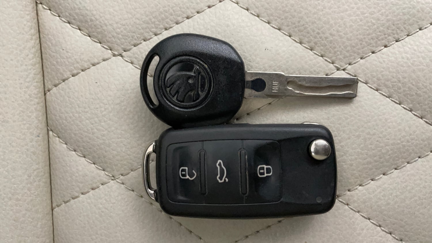 Used 2019 Skoda Rapid Ambition 1.6 MPI AT Petrol Automatic extra CAR KEY VIEW