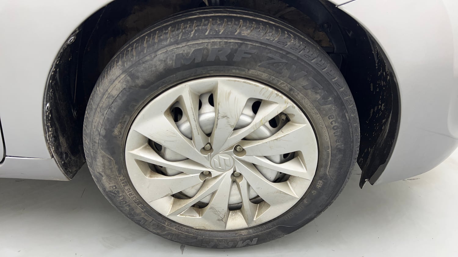 Used 2021 Maruti Suzuki Baleno Sigma Petrol Manual tyres RIGHT FRONT TYRE RIM VIEW