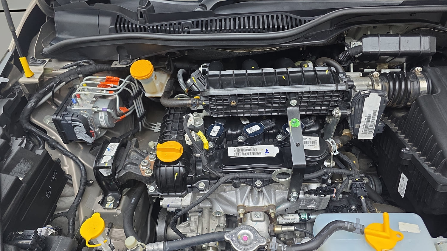 Used 2025 Tata Altroz Creative S Petrol 6DCT Petrol Automatic engine ENGINE RIGHT SIDE VIEW
