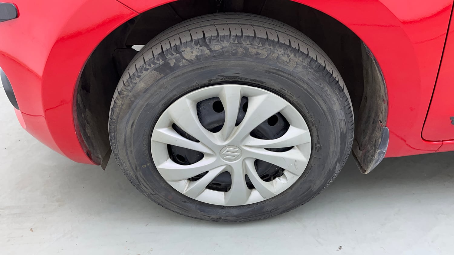Used 2019 Maruti Suzuki Swift VXi Petrol Manual tyres LEFT FRONT TYRE RIM VIEW