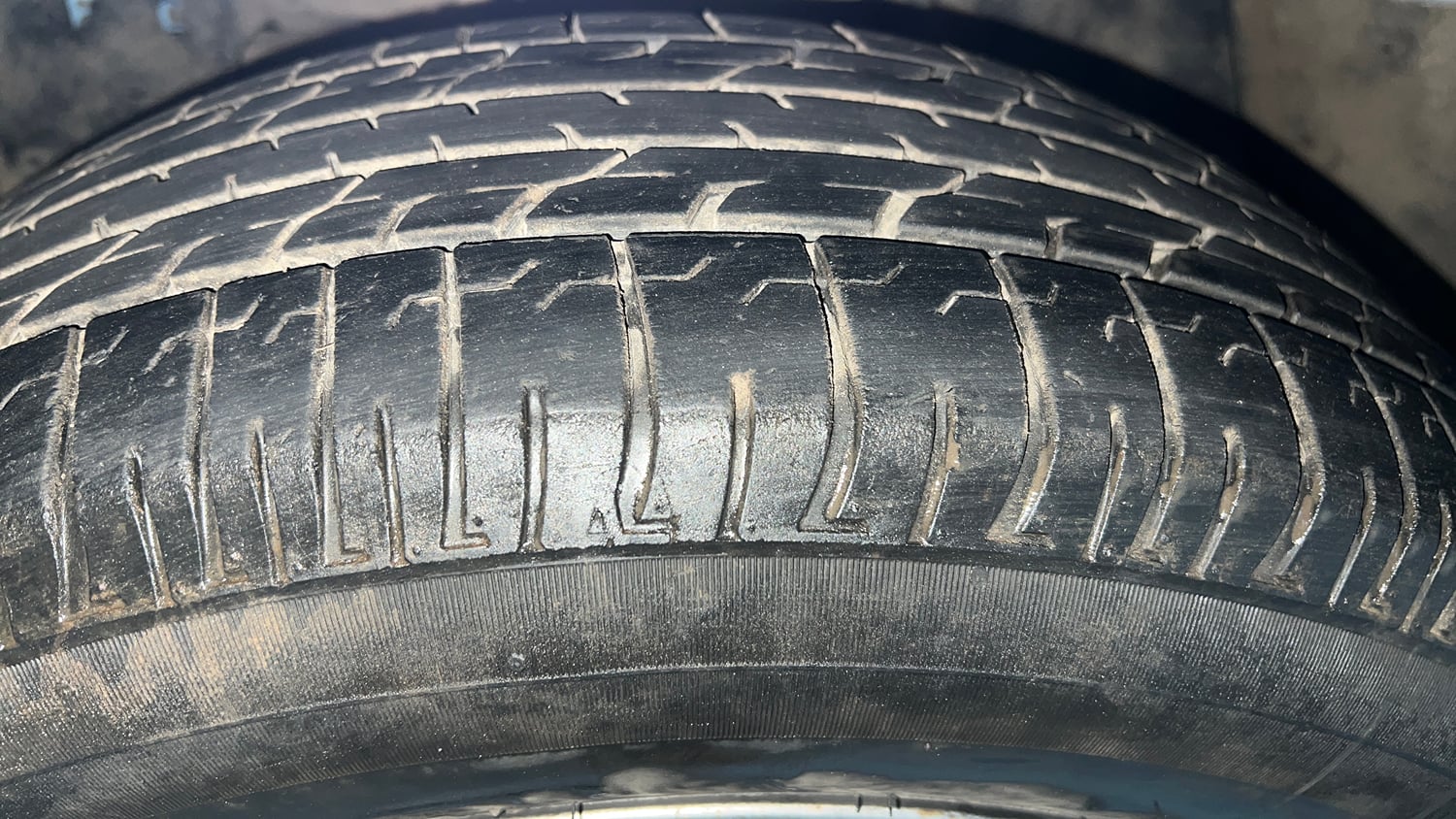Used 2018 Toyota Innova Crysta 2.4 G 7 STR Diesel Manual tyres LEFT FRONT TYRE TREAD VIEW