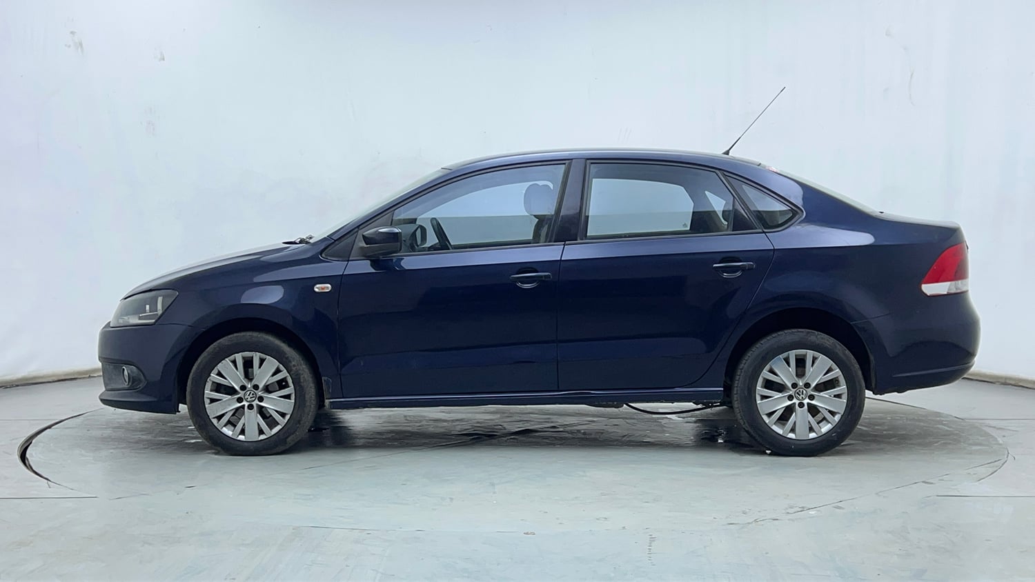 Used 2015 Volkswagen Vento Highline Diesel Diesel Manual exterior LEFT SIDE VIEW