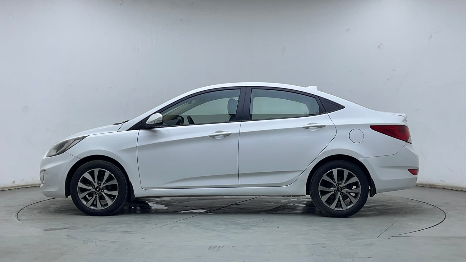 Used 2015 Hyundai Verna Fluidic 1.6 VTVT SX Petrol Manual exterior LEFT SIDE VIEW