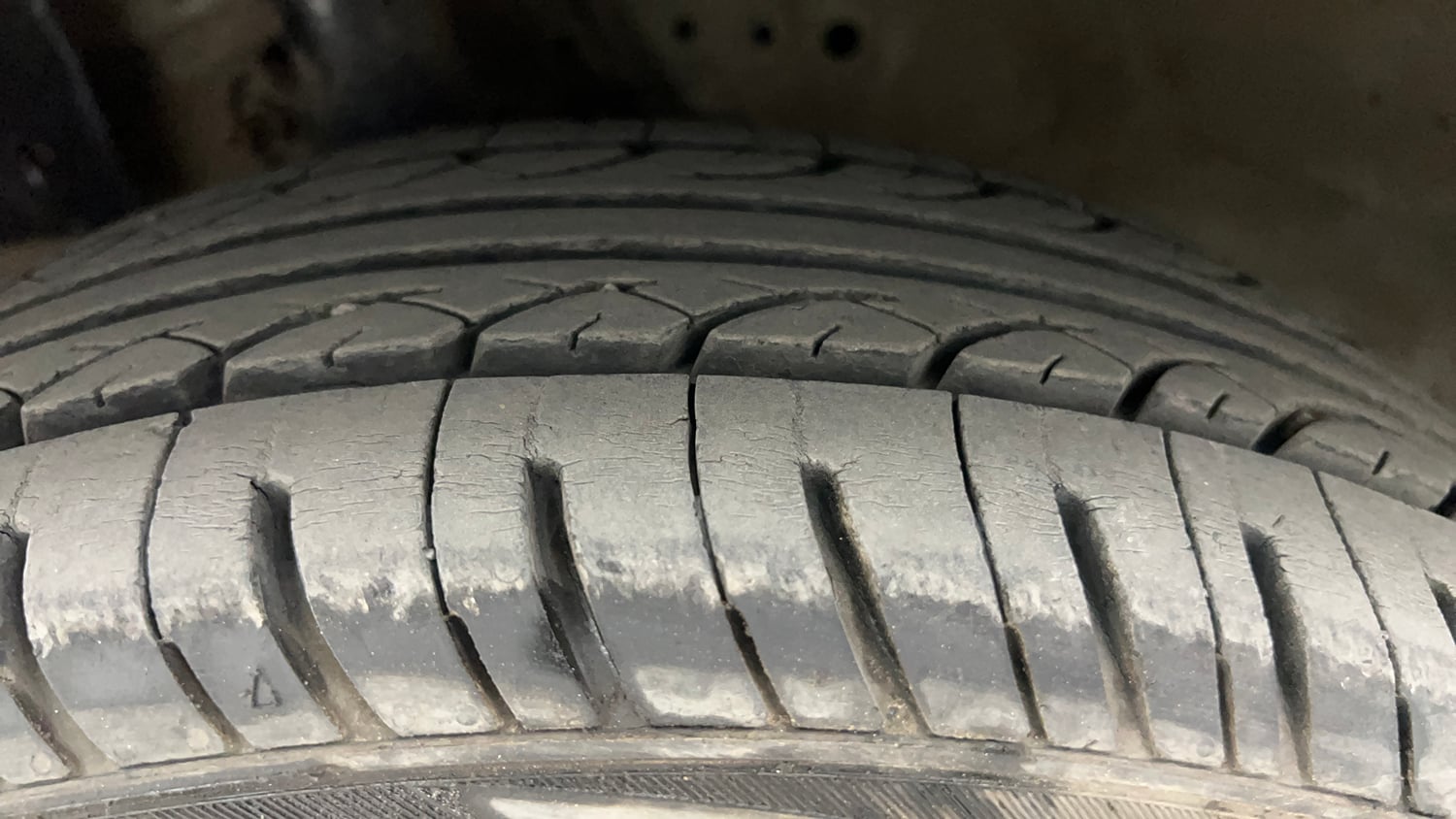 Used 2015 Honda Amaze 1.2 S i-VTEC Petrol Manual tyres LEFT FRONT TYRE TREAD VIEW
