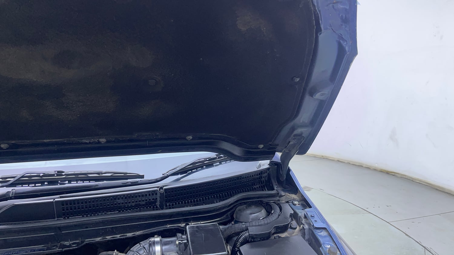 Used 2018 Maruti Suzuki S-Cross Zeta 1.3 Diesel Manual engine ENGINE LEFT SIDE HINGE & APRON VIEW