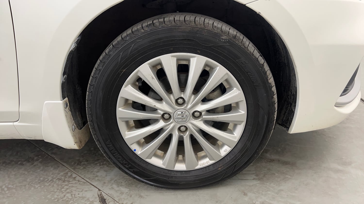 Used 2022 Maruti Suzuki Ciaz Zeta 1.5 Petrol Manual tyres RIGHT FRONT TYRE RIM VIEW