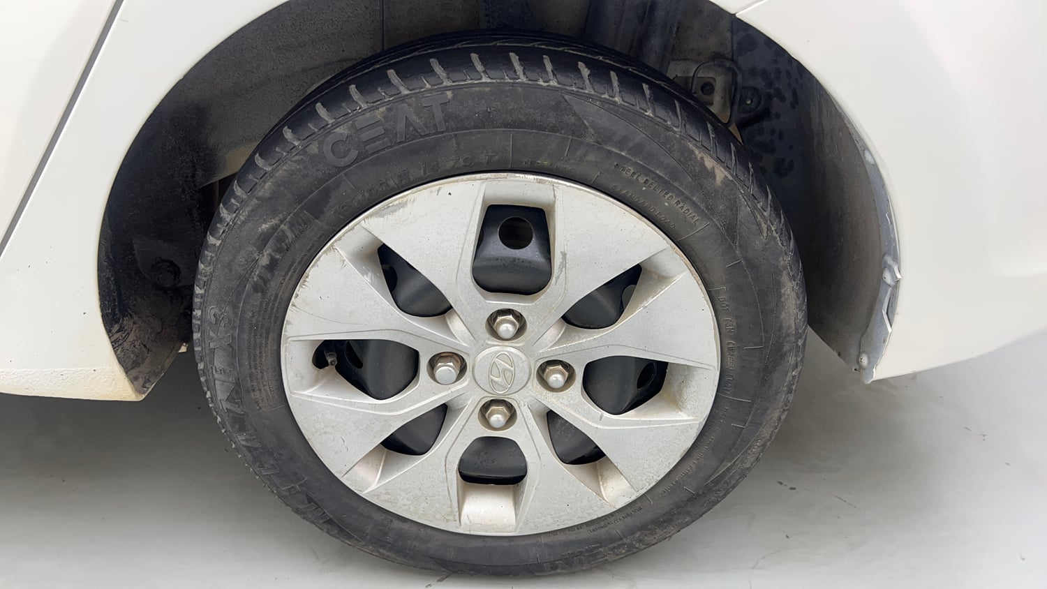 Used 2017 Hyundai Xcent S 1.1 CRDi Diesel Manual tyres LEFT REAR TYRE RIM VIEW