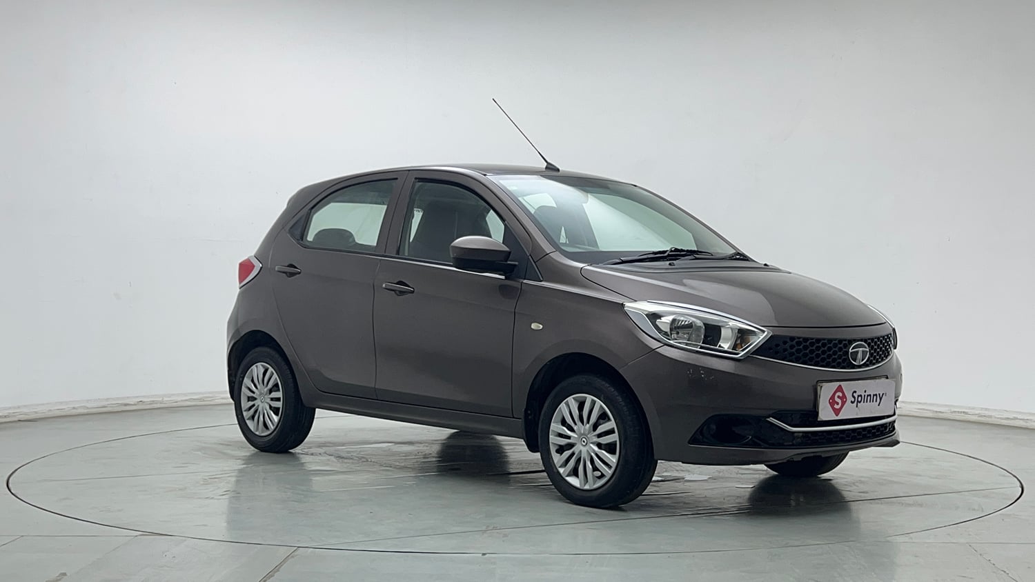 Used 2018 Tata Tiago Revotron XTA Petrol Automatic exterior RIGHT FRONT CORNER VIEW