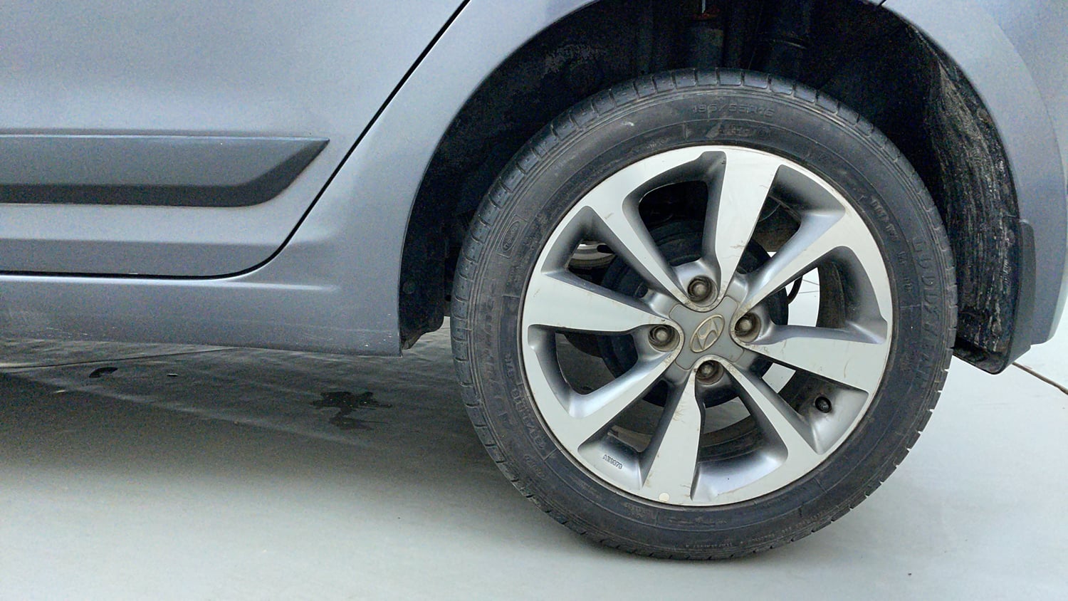 Used 2014 Hyundai Elite i20 Asta 1.2 Petrol Manual tyres LEFT REAR TYRE RIM VIEW