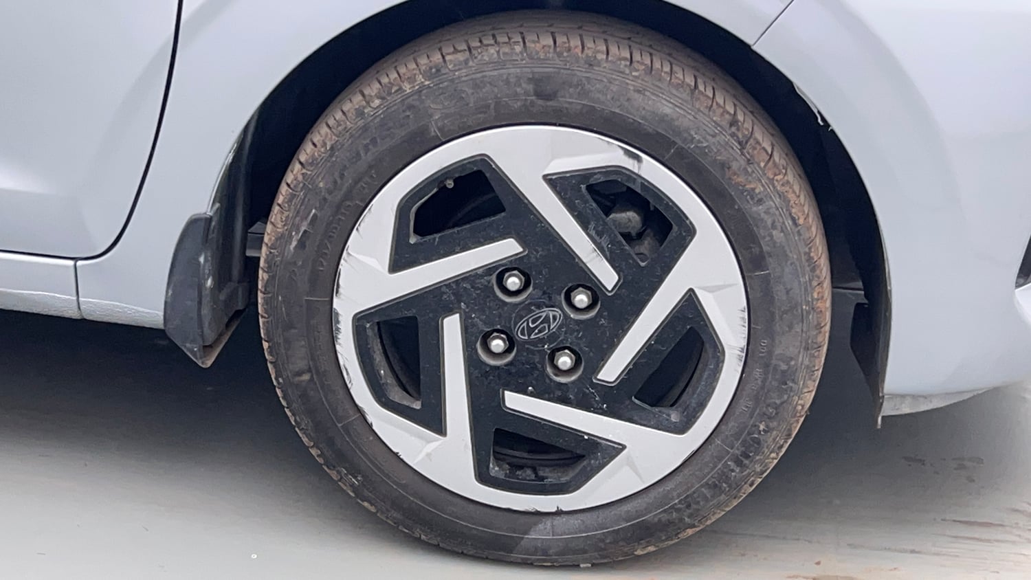 Used 2023 Hyundai Aura S 1.2 Petrol Petrol Manual tyres RIGHT FRONT TYRE RIM VIEW
