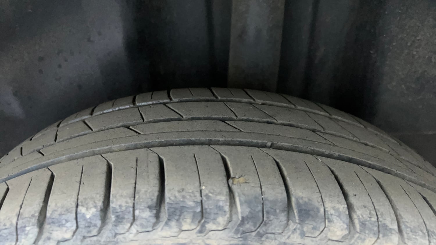 Used 2015 Volkswagen Vento Highline Diesel Diesel Manual tyres LEFT REAR TYRE TREAD VIEW