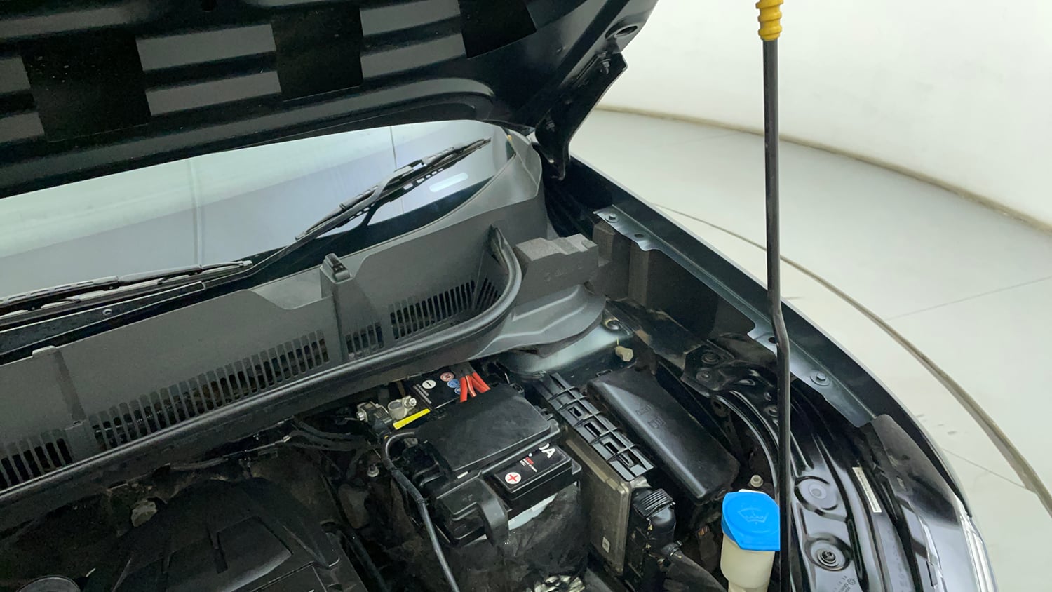 Used 2022 Volkswagen Taigun Topline 1.0 TSI MT Petrol Manual engine ENGINE LEFT SIDE HINGE & APRON VIEW