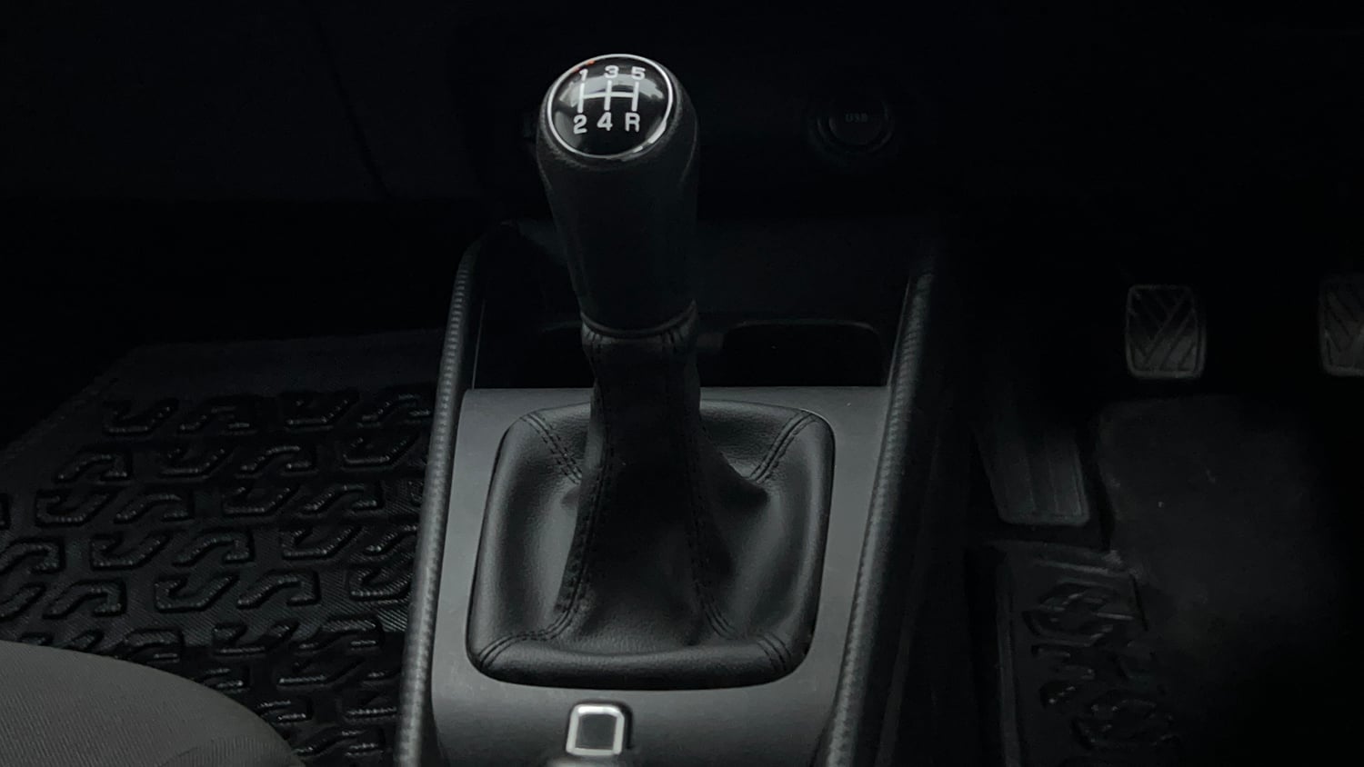 Used 2025 Maruti Suzuki Baleno Delta MT Petrol Manual interior GEAR  KNOB VIEW