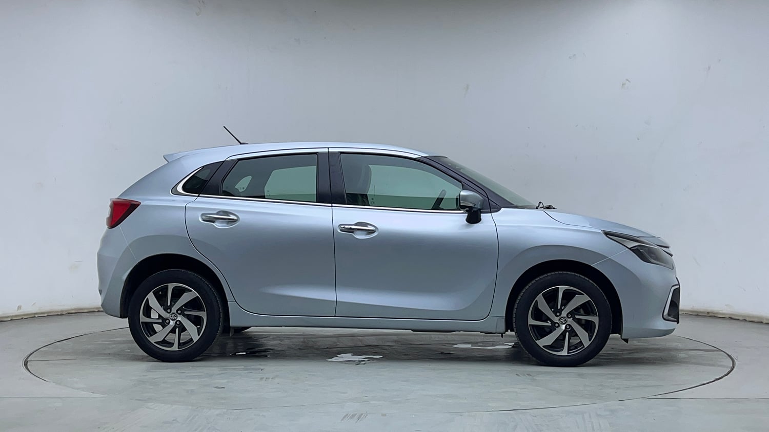 Used 2024 Toyota Glanza V Petrol Manual exterior RIGHT SIDE VIEW